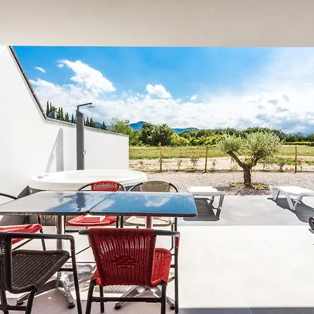 بيت للعطل Domaine Saint Thomas *